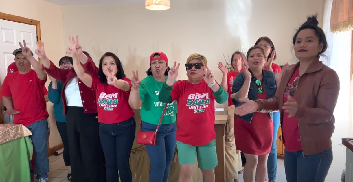 Kantahan ng Marcos Jr supporters 